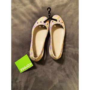 NWT Crocs Women’s Kadee flats size 8